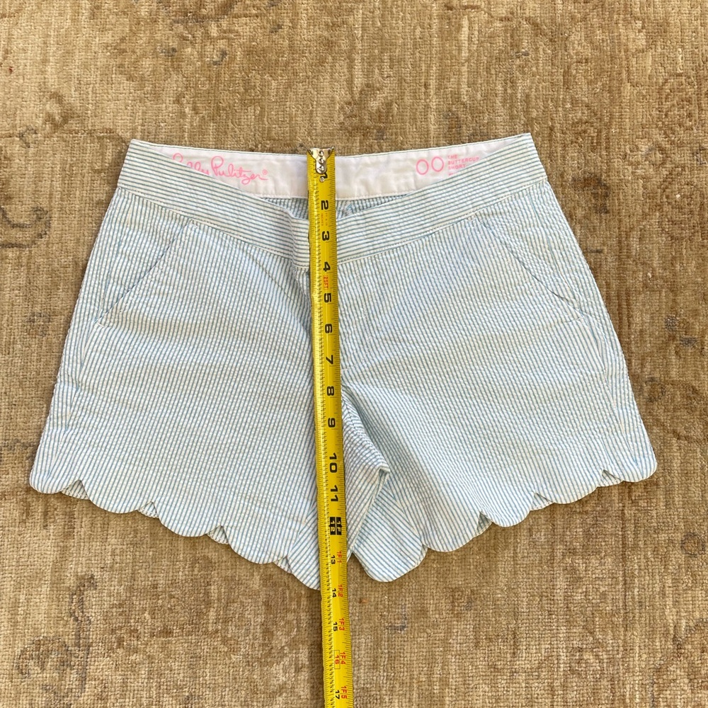 Lilly Pulitzer seersucker light blue scalloped edge shorts size 00. - Picture 7 of 12